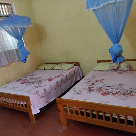 Isuruma Rest Kataragama Szoba fotó