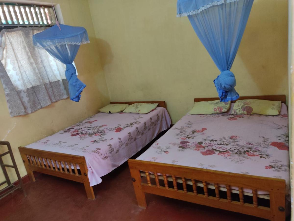 Isuruma Rest Kataragama Szoba fotó