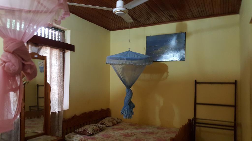 Isuruma Rest Kataragama Szoba fotó