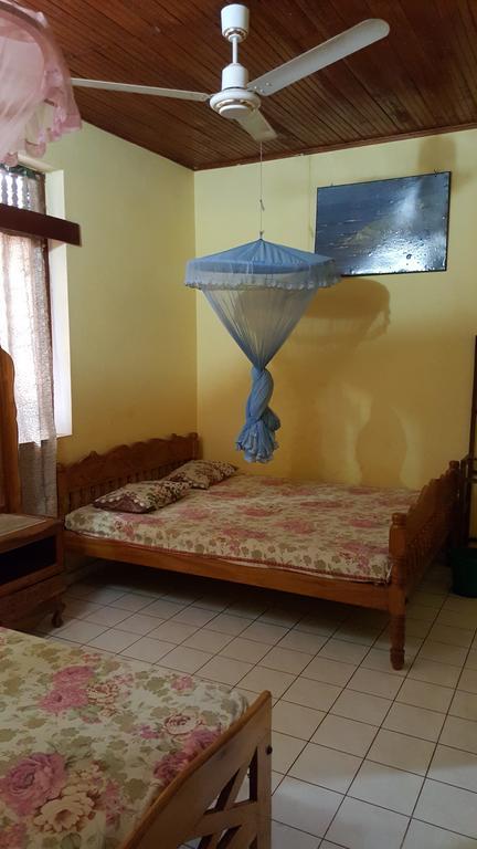 Isuruma Rest Kataragama Szoba fotó